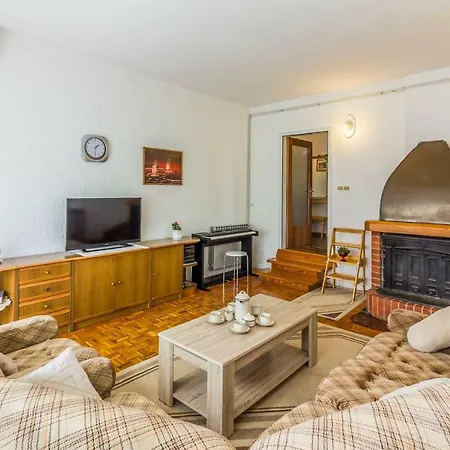 Three-bedroom Meden Lägenhet *