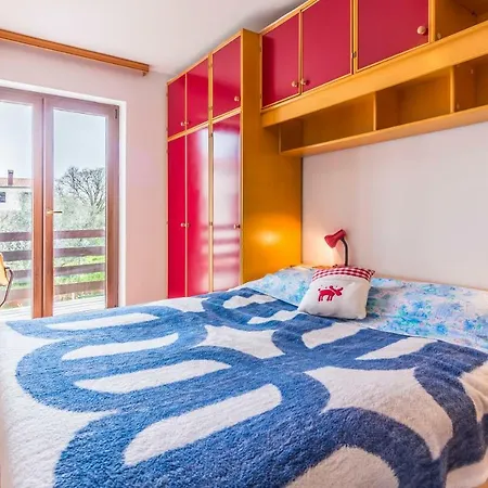 Three-bedroom Meden Appartamento Pomer