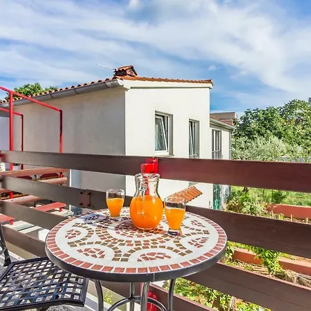 Three-bedroom Meden Appartamento Pomer