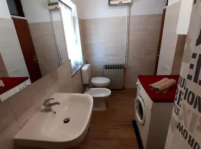 Three-bedroom Meden 아파트 *