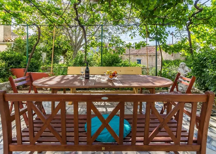 Three-bedroom Meden 아파트