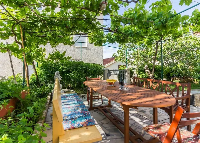 Three-bedroom Meden 아파트 *