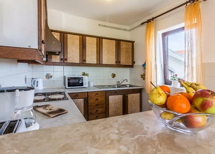 Three-bedroom Meden 아파트 *