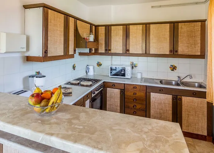 Three-bedroom Meden 아파트 *