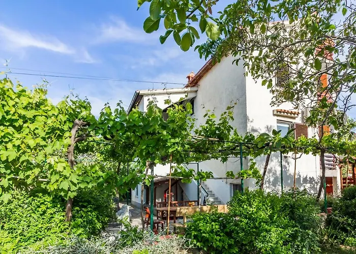 Three-bedroom Meden 아파트 포메르