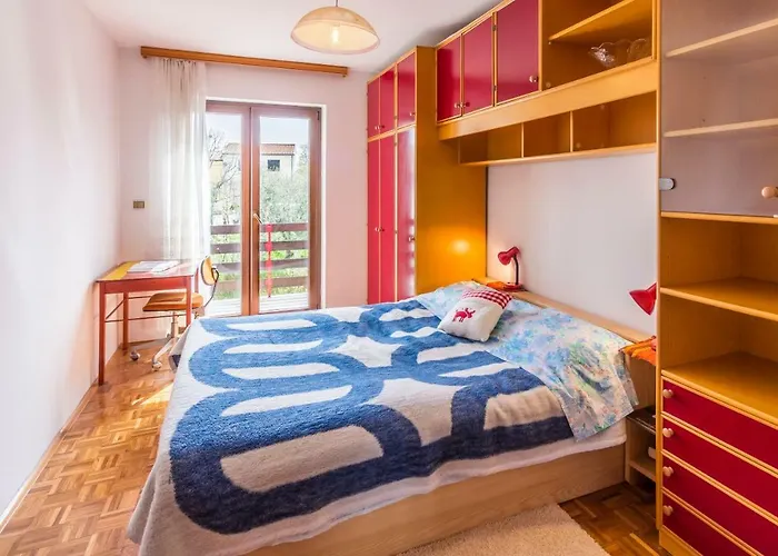 Three-bedroom Meden 아파트