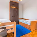 شقة Three-bedroom Meden بومير