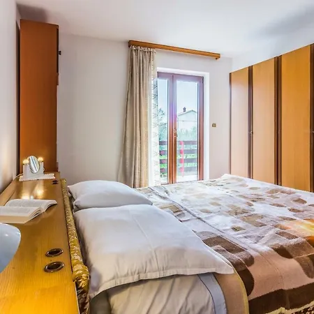 Apartment Three-bedroom Meden