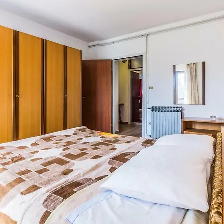 Apartment Three-bedroom Meden Pomer