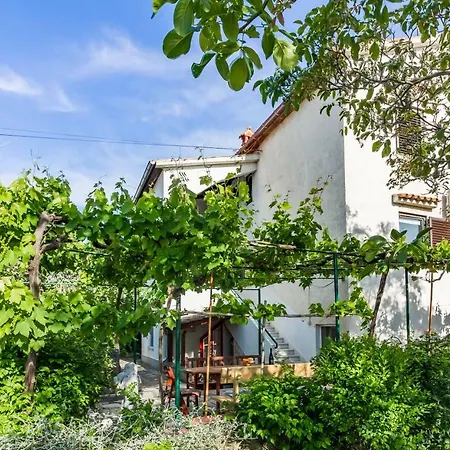 Three-bedroom Meden Апартаменты Помер