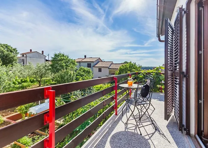 Apartment Three-bedroom Meden Pomer